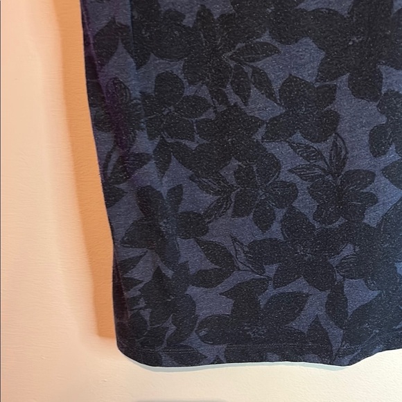 Old Navy Blue and Black Short Sleeve Tee with Geometric Pattern - Picture 7 of 12
